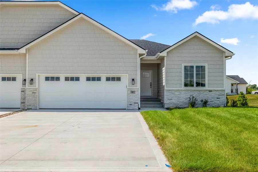 782 NE 71st Street, Pleasant Hill, IA 50327 - Image #2