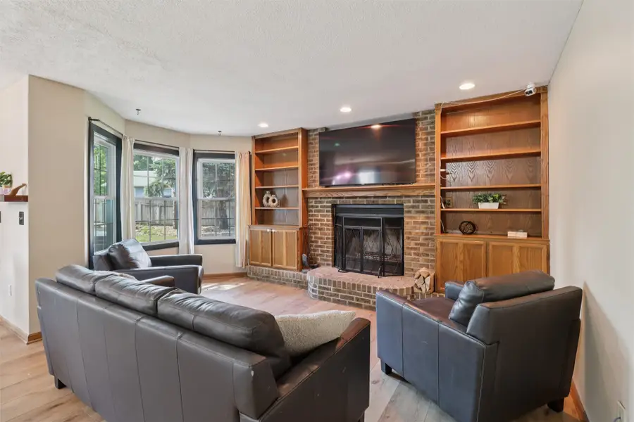 404 Pleasant Circle, Pleasant Hill, IA 50327 - Image #2