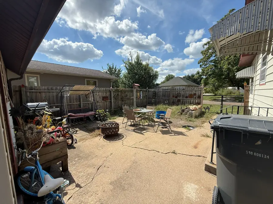 1002 8th Avenue E, Oskaloosa, IA 52577 - Image #2