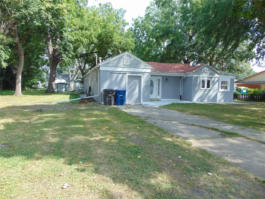 2319 E 38th Street, Des Moines, IA 50317 - Image #3
