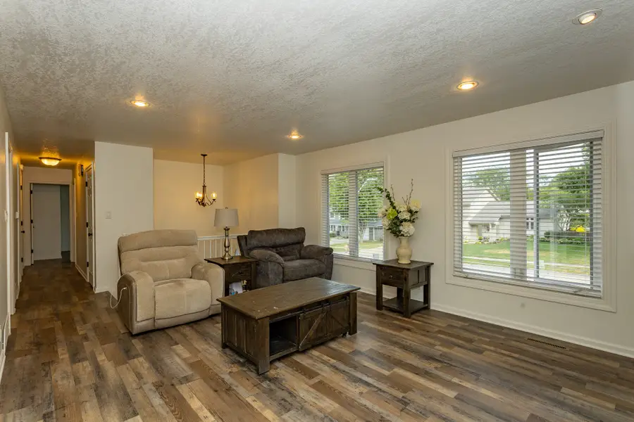 1538 NW 106th Street, Clive, IA 50325 - Image #3