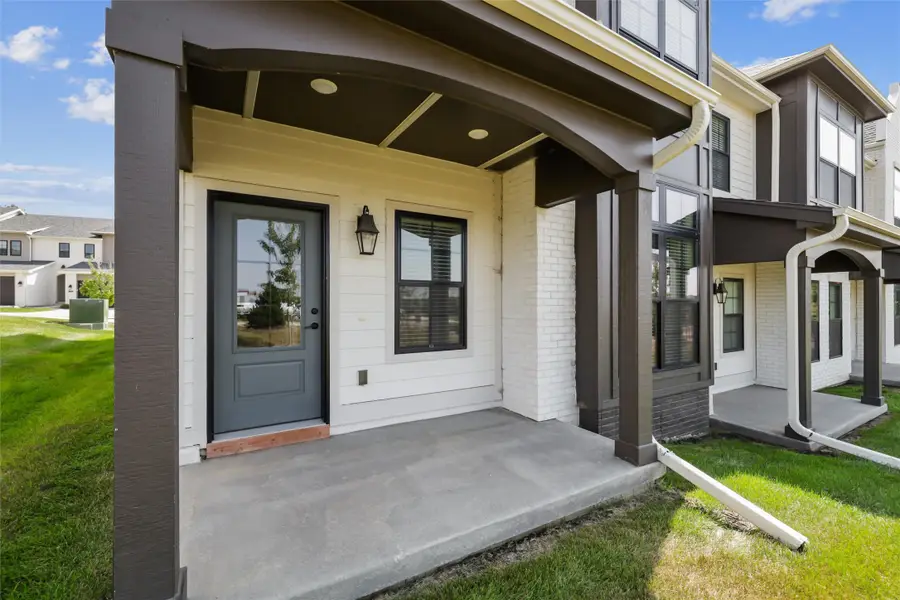 14136 Wilden Drive, Urbandale, IA 50323 - Image #3