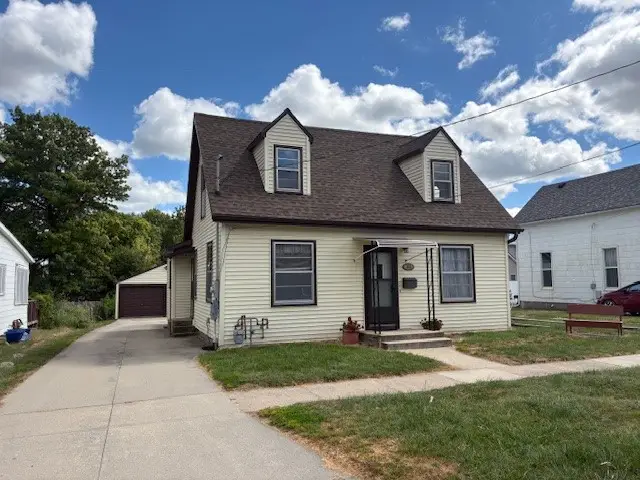 414 E 5th Street N, Newton, IA 50208 - Image #1