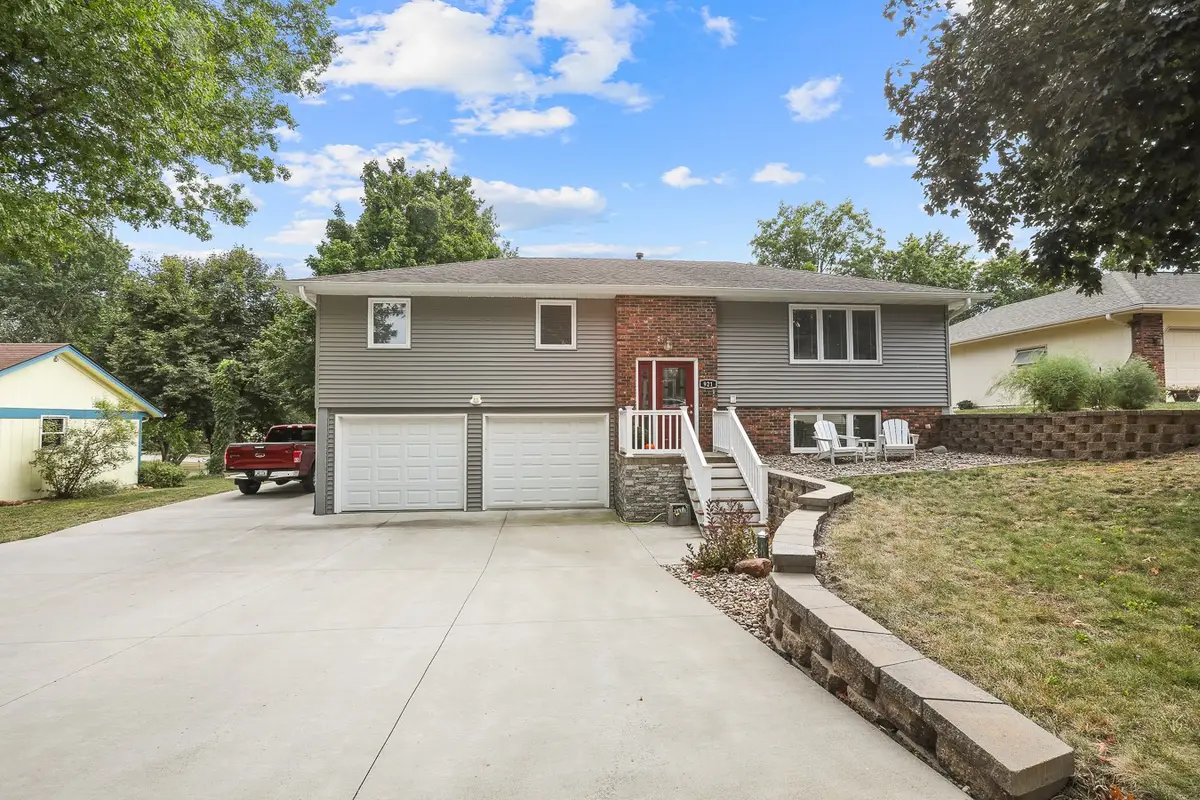 921 Brentwood Drive, Pella, IA 50219 - Image #1