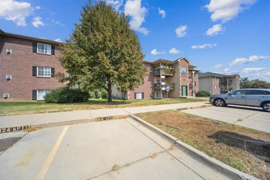 5916 Sutton Place #1, Urbandale, IA 50322 - #3