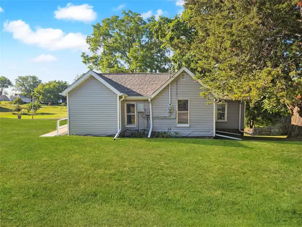212 Armory Avenue, Chariton, IA 50049