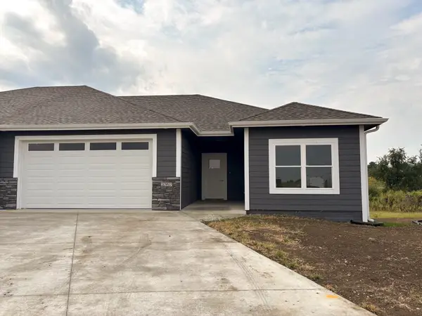 2367 N 10th Avenue E, Newton, IA 50208