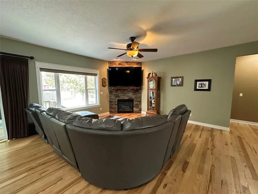 400 N 14th Avenue, Winterset, IA 50273 - Image #3