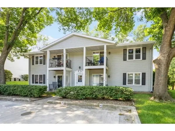 1208 49th Street #1, West Des Moines, IA 50266