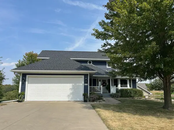 1202 Shadow Lane, Pella, IA 50219