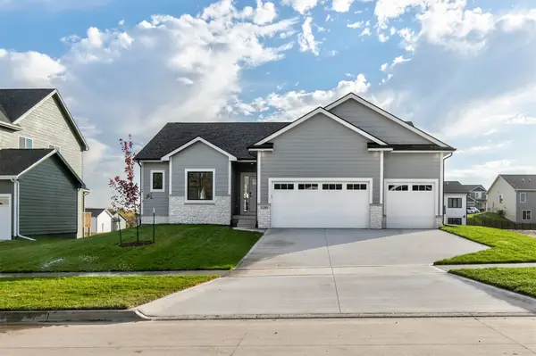 3185 NW Prescott Court, Grimes, IA 50111