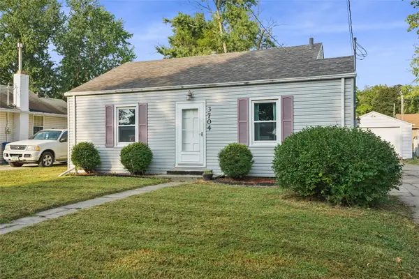 3704 Wright Street, Des Moines, IA 50316