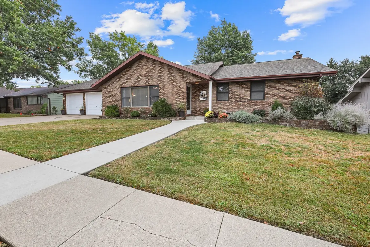 1326 E 7th Street, Pella, IA 50219 - #1