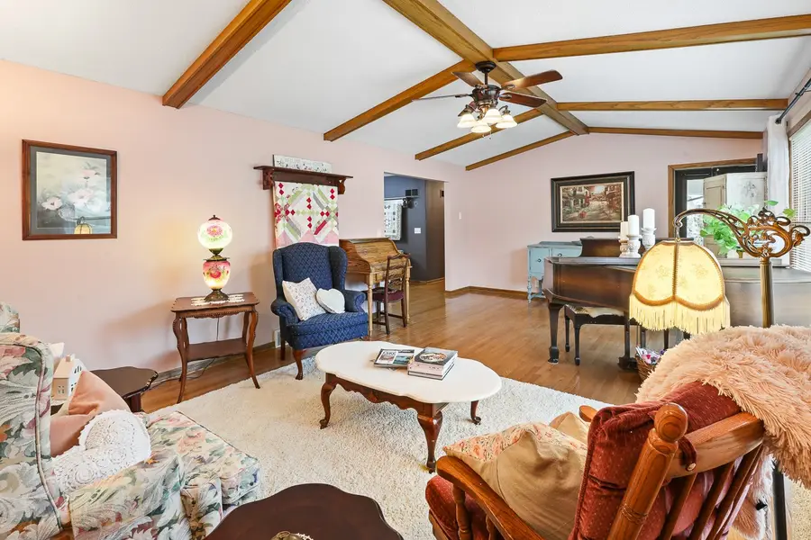 1326 E 7th Street, Pella, IA 50219 - #3