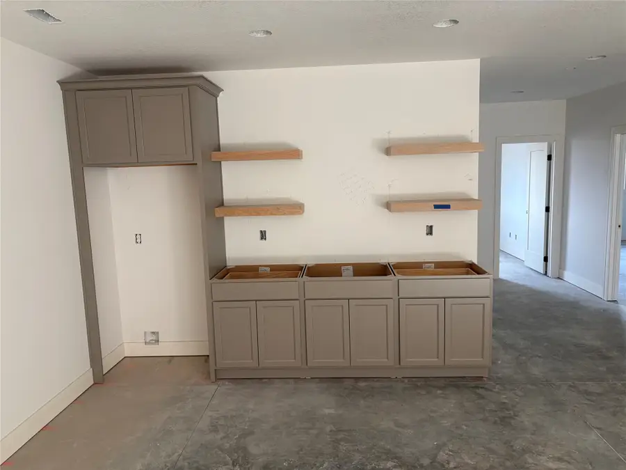 2257 Green Leaf Circle, Norwalk, IA 50211 - Image #2