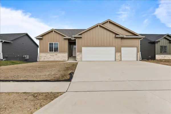 645 NW Rosemont Drive, Waukee, IA 50263