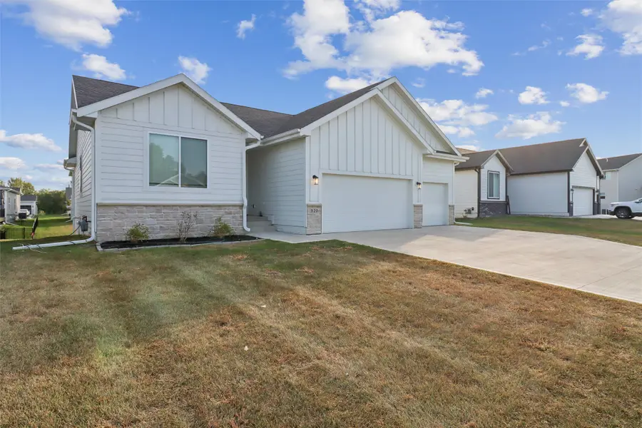 520 Meadows Court, Polk City, IA 50226 - Image #2
