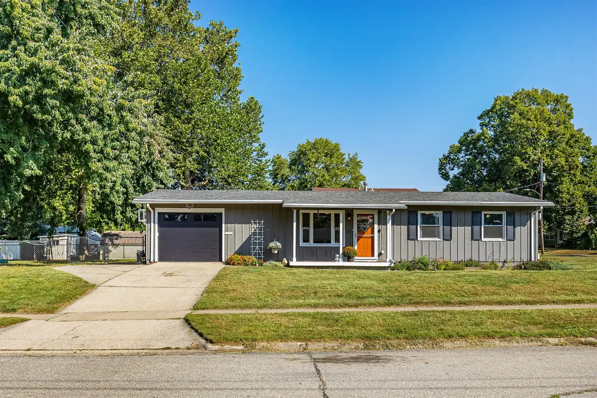 3900 Rolling Green Drive, Urbandale, IA 50322 - #1