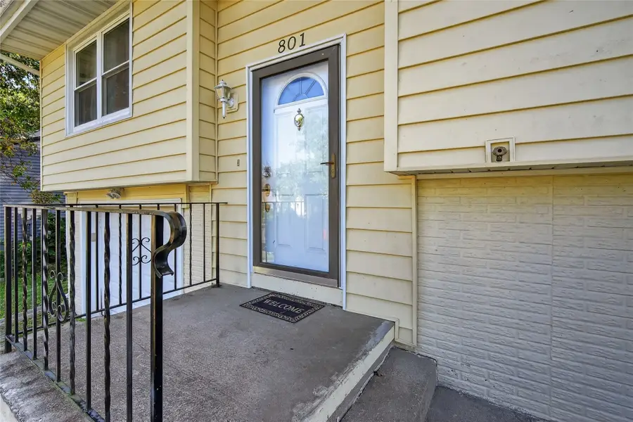 801 E Hackley Avenue, Des Moines, IA 50315 - Image #2
