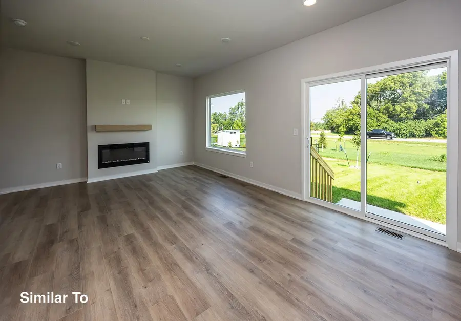 4392 Honey Bee Ridge, Des Moines, IA 50317 - Image #2