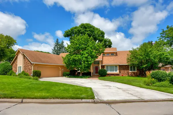 3916 Greenview Drive, Urbandale, IA 50322