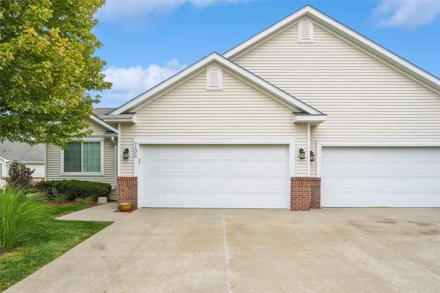 796 SE Willow Brook Court, Waukee, IA 50263 - Image #2