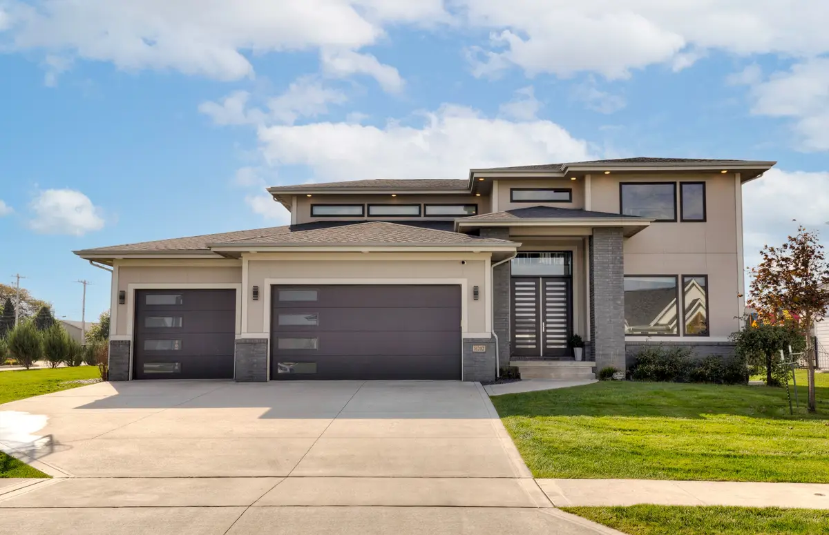 16202 Goodman Drive, Urbandale, IA 50323 - #1