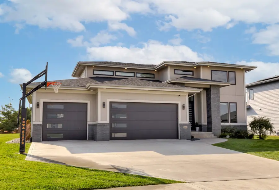 16202 Goodman Drive, Urbandale, IA 50323 - #2