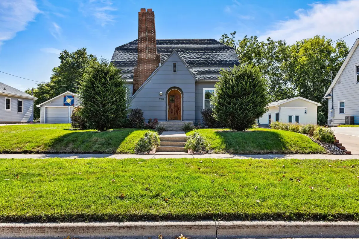 728 E Avenue, Nevada, IA 50201 - Image #1