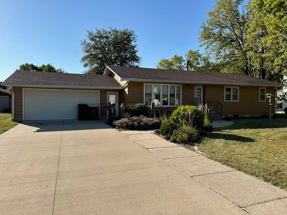 120 S 8th Avenue, Winterset, IA 50273 - #1