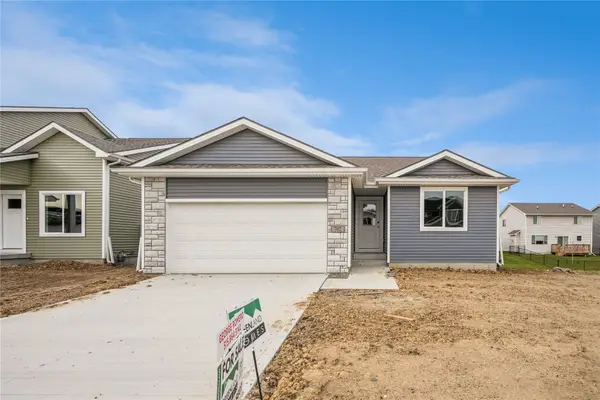 702 NE Oak Ridge Drive, Ankeny, IA 50021