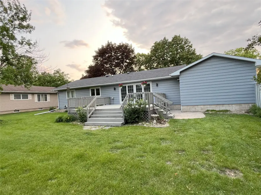 109 16th Street Sw, Waverly, IA 50677 - Image #2