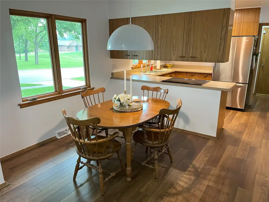 109 16th Street Sw, Waverly, IA 50677 - Image #3