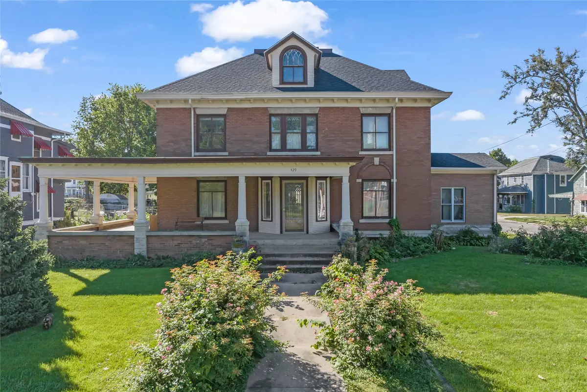 429 1st Avenue W, Newton, IA 50208 - Image #1