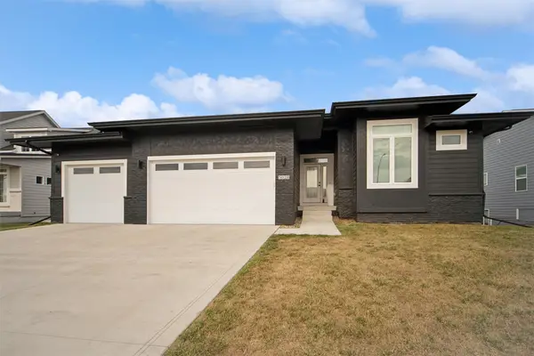 5028 149th Court, Urbandale, IA 50323