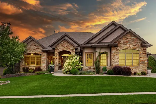 15501 Plum Drive, Urbandale, IA 50323