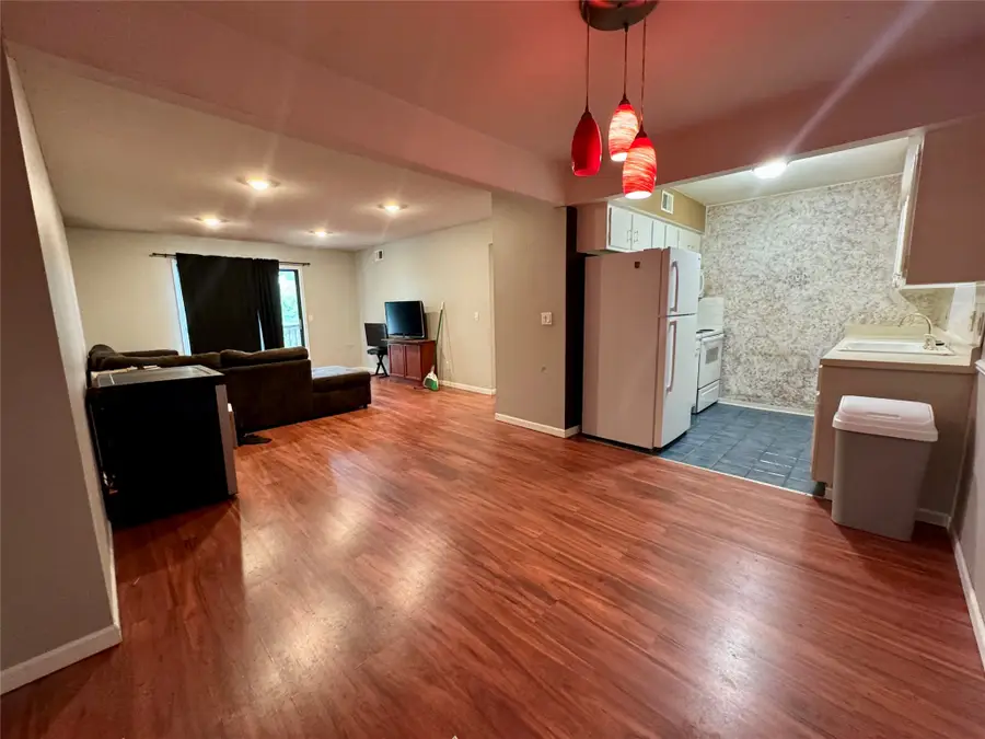 9527 University Avenue #21, Clive, IA 50325 - Image #2