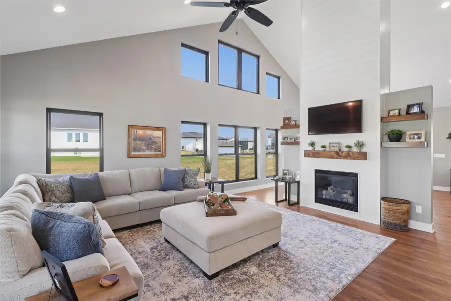 1101 Lakeview Circle Nw, Bondurant, IA 50035 - Image #2