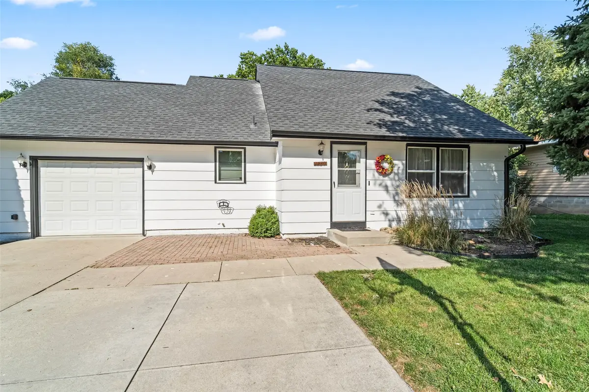 1230 S 9th Avenue E, Newton, IA 50208 - Image #1