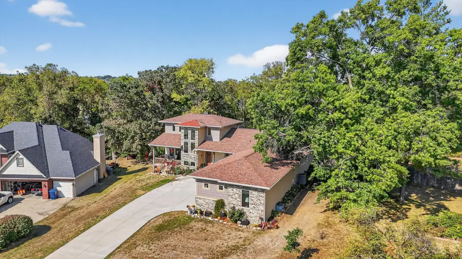 13425 Ridgeview Drive, Urbandale, IA 50323 - Image #2