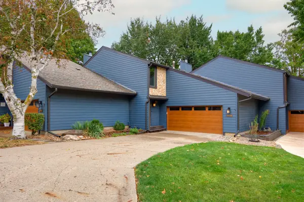 4906 W Park Drive, West Des Moines, IA 50266