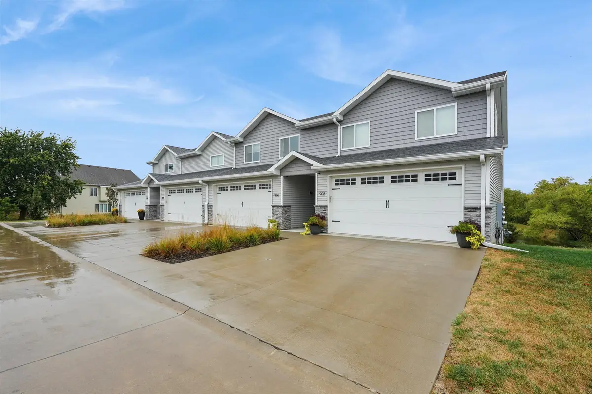 906 Summerset Place, Indianola, IA 50125 - Image #1