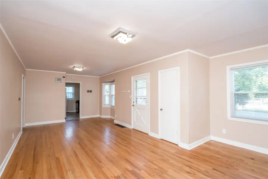 2326 E 11th Street, Des Moines, IA 50316 - Image #3