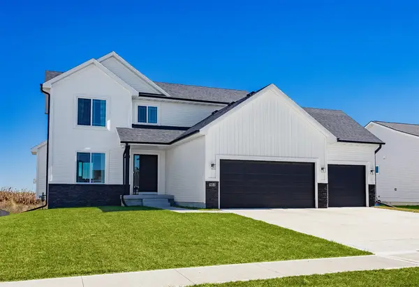 502 Prairie View Drive, Huxley, IA 50124