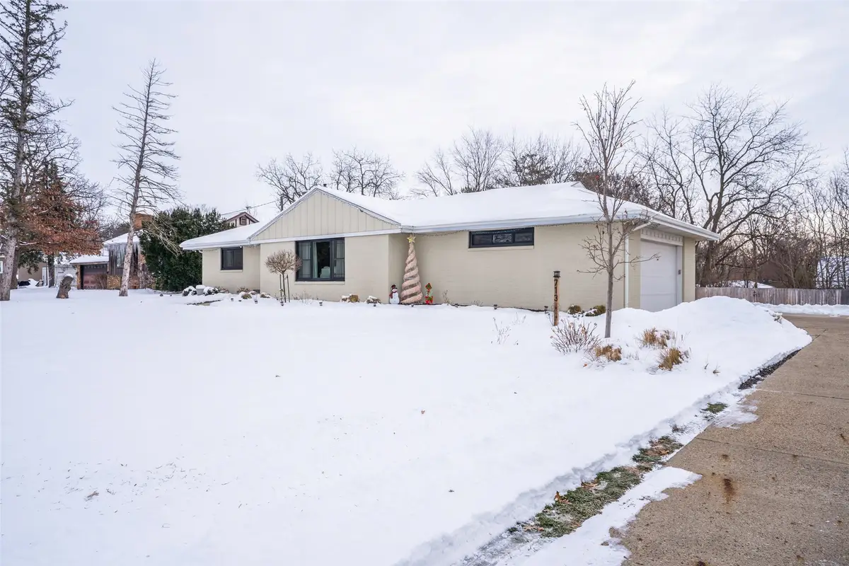 713 17th Avenue Sw, Altoona, IA 50009 - Image #1