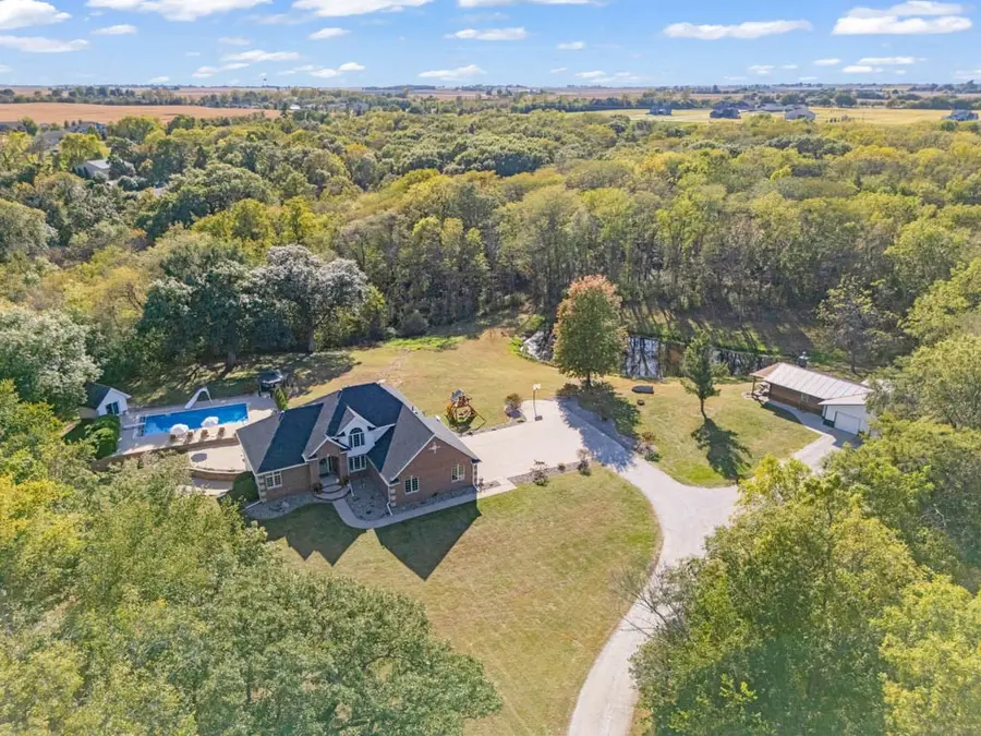 7585 NE Bluff Drive, Bondurant, IA 50035 - Image #2