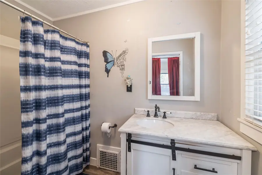 612 Creston Avenue, Des Moines, IA 50315 - Image #2