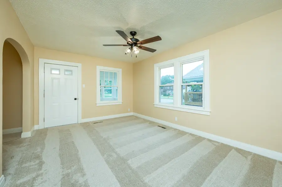 506 N 8th Avenue E, Newton, IA 50208 - Image #3