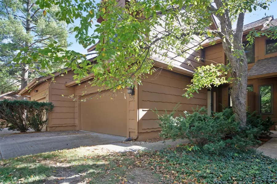 7051 Oak Brook Drive, Urbandale, IA 50322 - Image #2