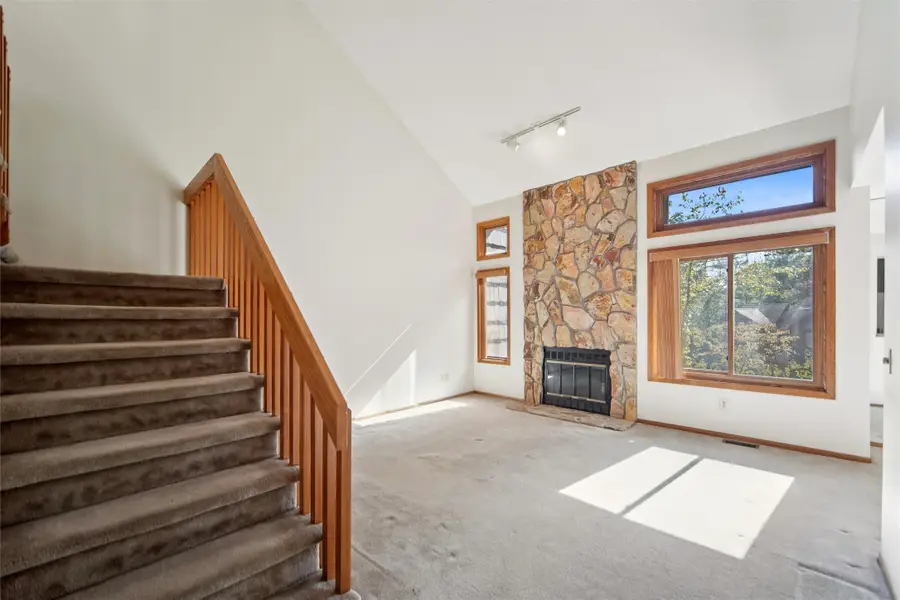 7051 Oak Brook Drive, Urbandale, IA 50322 - Image #3